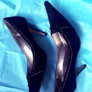 Kenneth Cole NY Black Suede Pumps 9-1/2